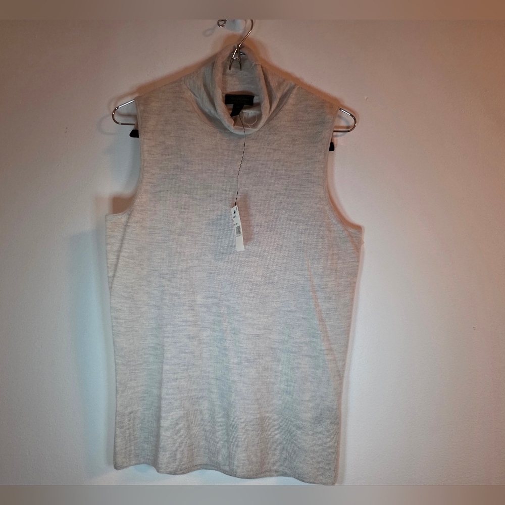 Saks Fifth Avenue 100% Cashmere Sleeveless Turtleneck Sweater – Light Gray